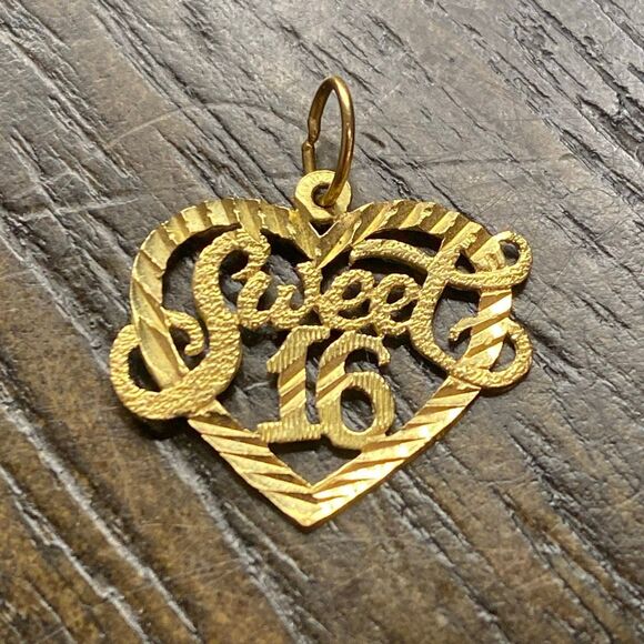Sweet 16 Charm Pendant Diamond Cut 14K Yellow Gold 0.87g - Picture 1 of 4